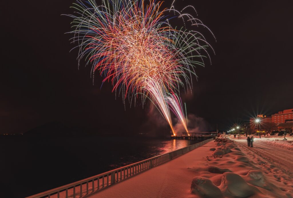 【2025年】冬の花火大会おすすめ|雪と光が織りなす幻想的な夜を体験しよう 8 23426519 m